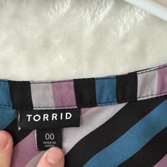 Torrid Stripe Tie Neck Blouse 00 Large XL Office Career - Picture 4 of 7
